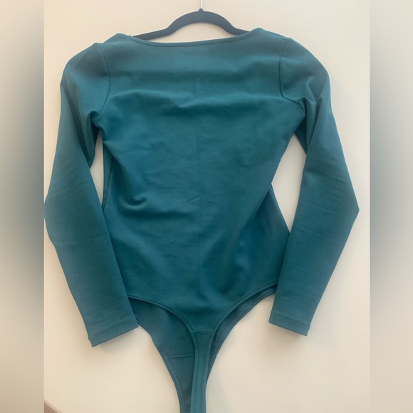 Abercrombie & Fitch Long-Sleeve Ponte Squareneck Seamed Bodysuit - Picture 4 of 4
